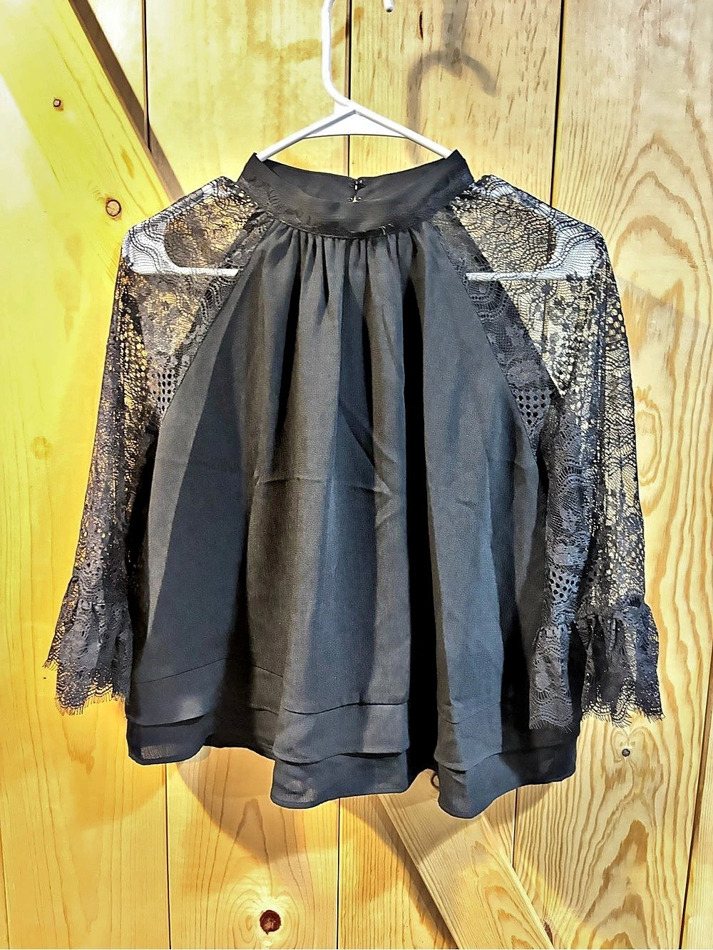 WHOHWHATWEAR Black Lace Sleeve Blouse Size Small Like New